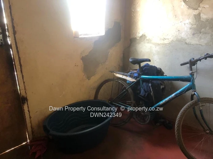 Cozy 3-Bed Kuwadzana Home with Verandah, Walled Yard