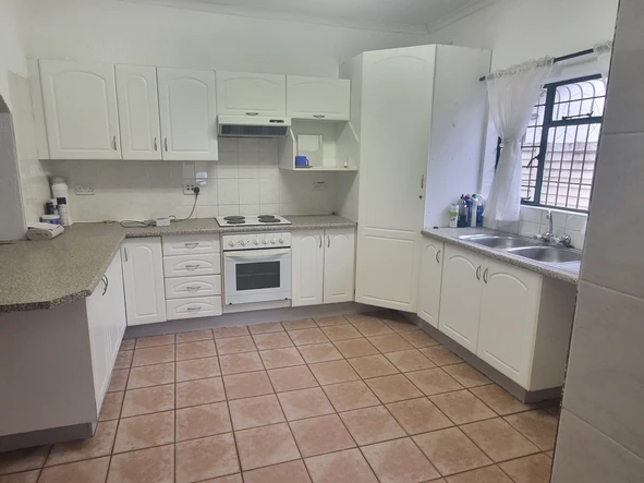 3 Bedroom Flat & Apartment