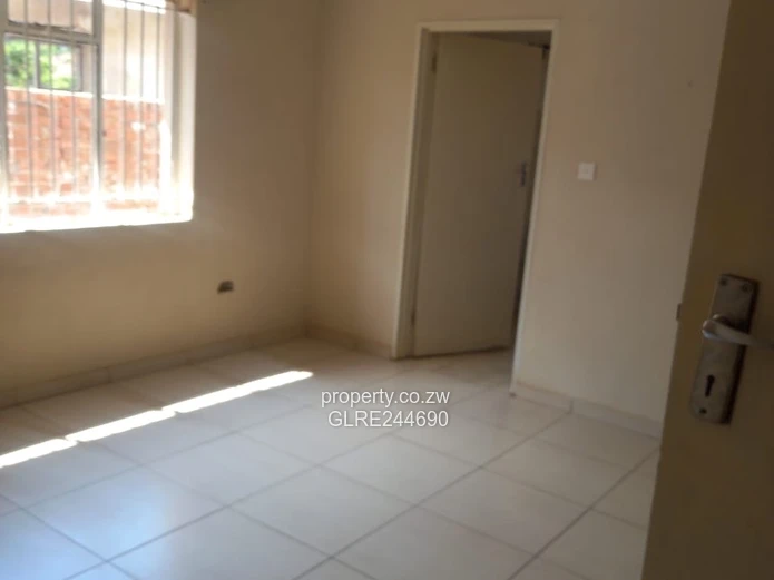 Madokero: 3-Bed Home with Borehole & Paved Driveway