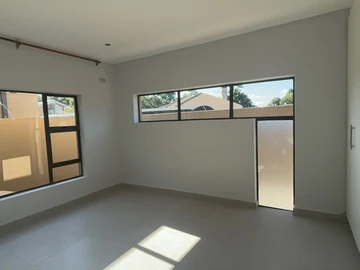 3 Bedroom Flat & Apartment