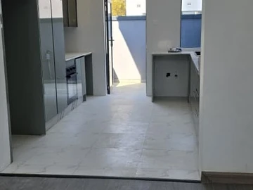 3 Bedroom Flat & Apartment
