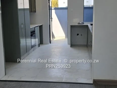 Groom Bridge 3-Bed Flat — Walled, Modern Kitchen & En-Suite