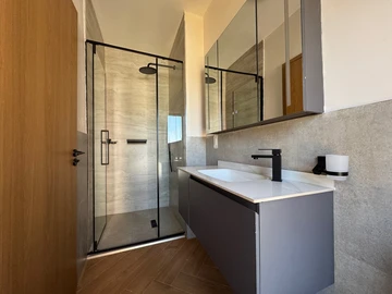 2 Bedroom Flat & Apartment