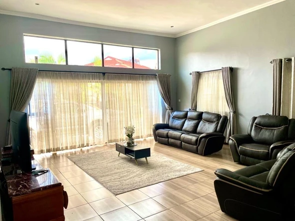 6 Bedroom Flat & Apartment