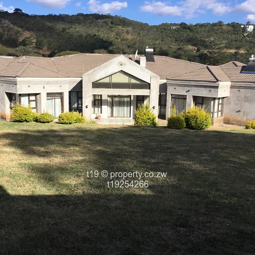 Neat 6 bedroom bungalow 