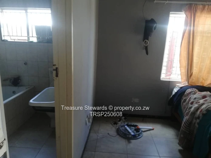Walled 3-Bed Home with Red Gate & Verandah, Manyame Park