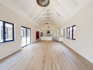 3 Bedroom Flat & Apartment