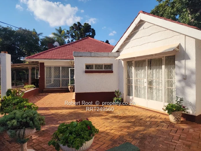 Mt Pleasant | Spacious Family Home with Tennis Court & Pool