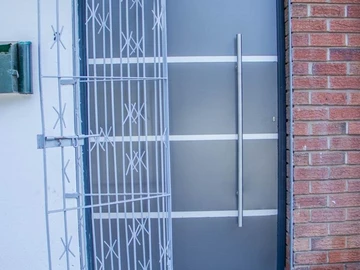 3 Bedroom Flat & Apartment