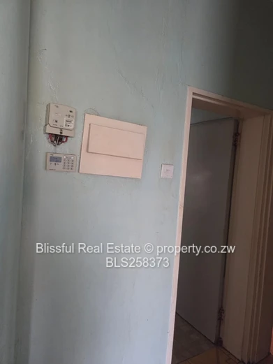 Mufakose 2-Bed Apartment - Tiled Floors & Fitted Kitchen (Sole Mandate)