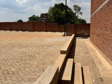 2 Bedroom Flat & Apartment