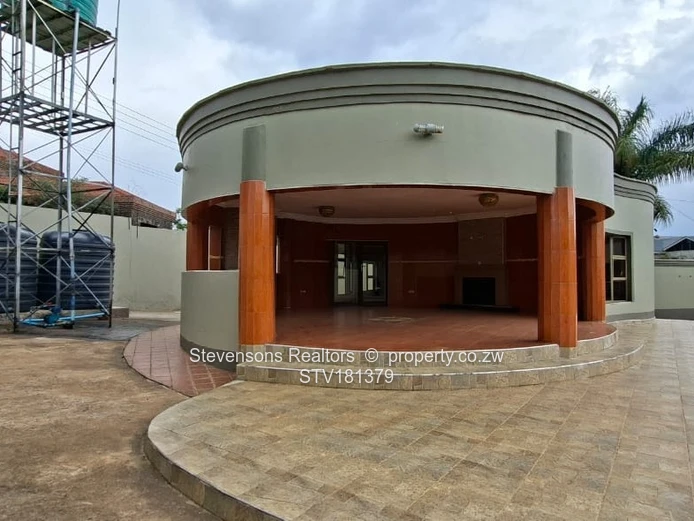 6-Bedroom Luxurious Rental in Shawasha Hills, Harare with Pool & Borehole!