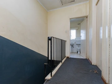 2 Bedroom Flat & Apartment