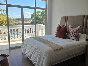 4 Bedroom Flat & Apartment