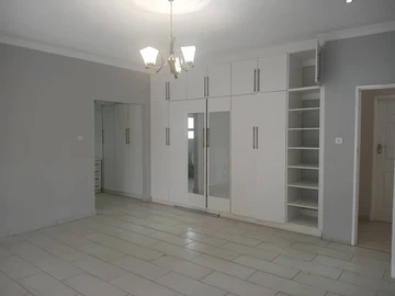 6 Bedroom House