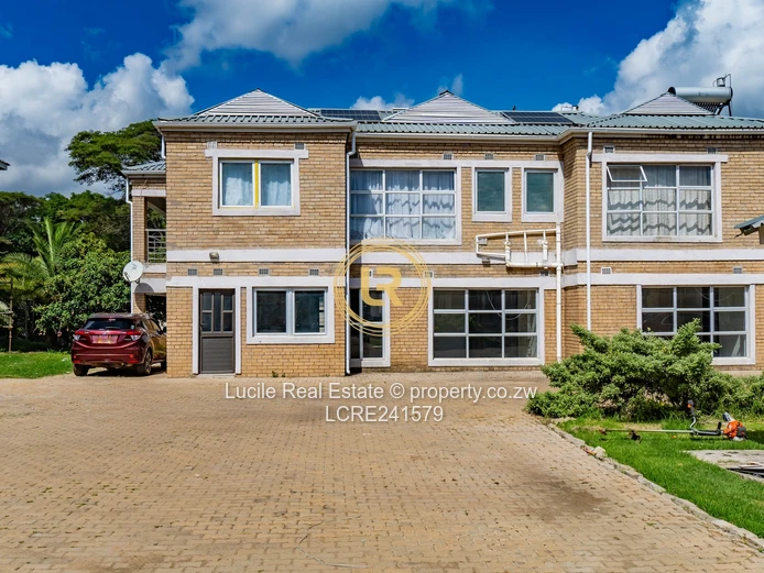 Modern 3 - bedroom House with En-Suite Bathrooms