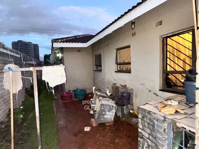 Stylish 4-Bed in Madokero - Borehole & Island Kitchen