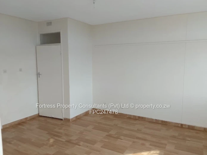 Sunlit 2-Bed Avenues Flat with Balcony & Borehole