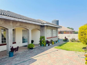 Old Zimre Park House To Rent