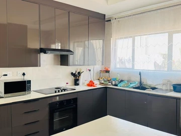 4 Bedroom Flat & Apartment