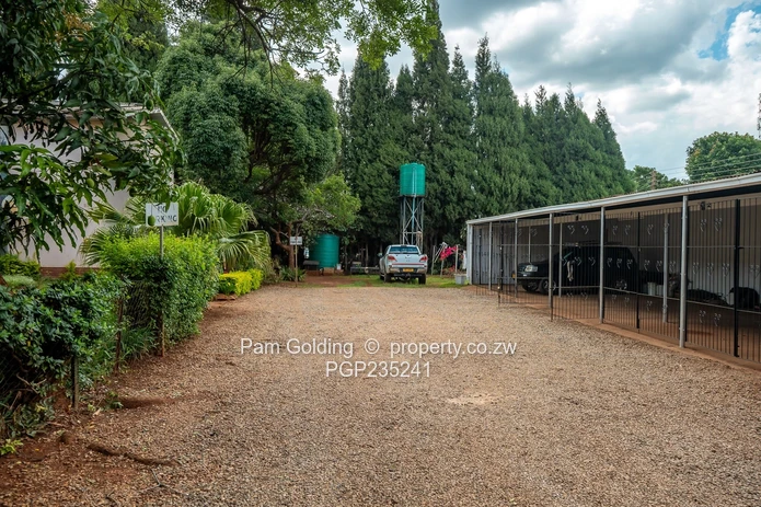 Spacious ground floor apartment in a well located complex