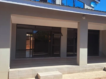 4 Bedroom Flat & Apartment