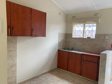 2 Bedroom Flat & Apartment