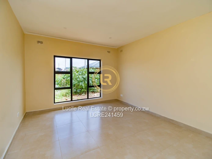 Newly Constructed 3 Bedroom Residence in Raiham Park