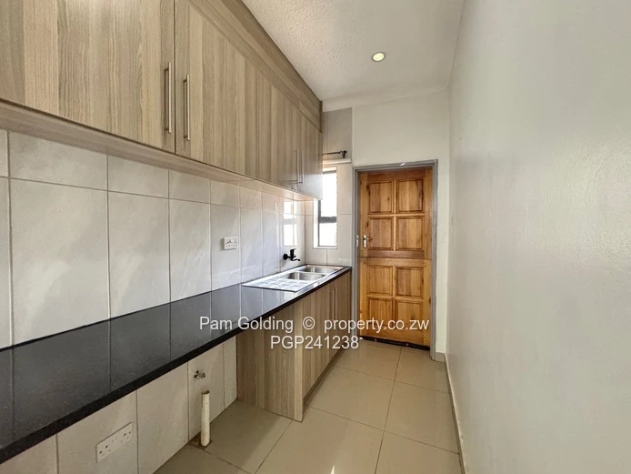 Upmarket Townhouse - Helensvale 