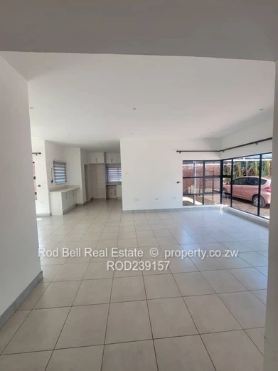 Bright 2-Bed, 2-Bath Townhouse w/ Garden & Parking — Mandara