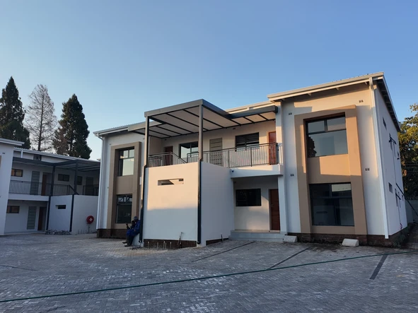 2 Bedroom Flat & Apartment