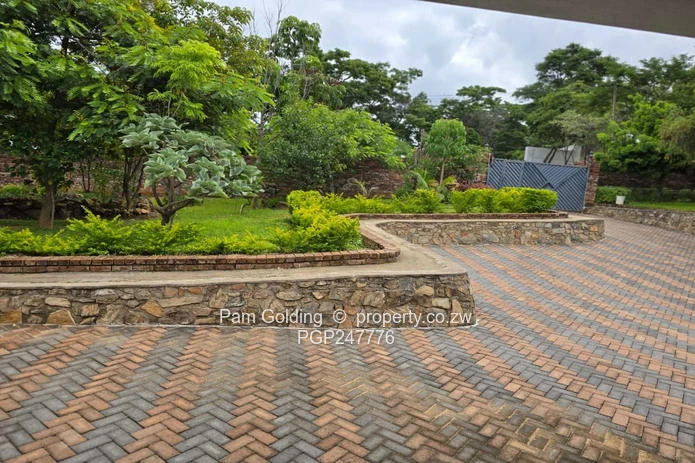 Beautiful Modern Family Home in Helensvale