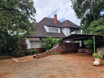 5 Bed House with 3 Bed Guesthouse in Greendale 