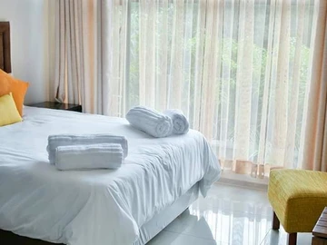 3 Bedroom Flat & Apartment