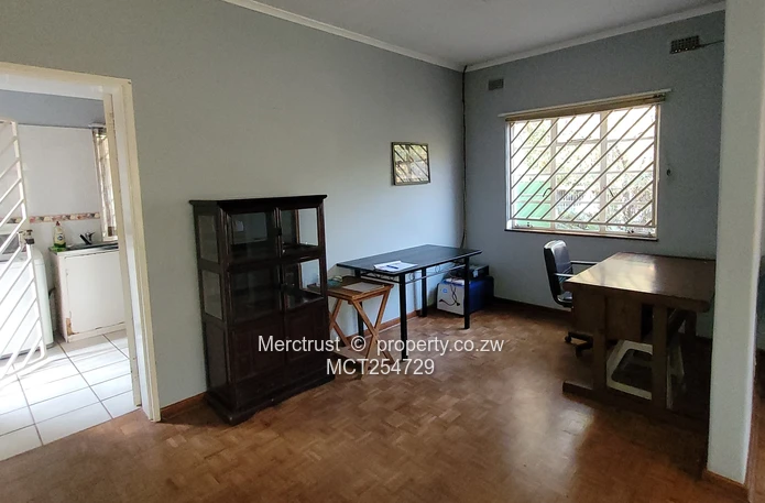 Spacious, immaculate garden flat! (Sole Mandate)