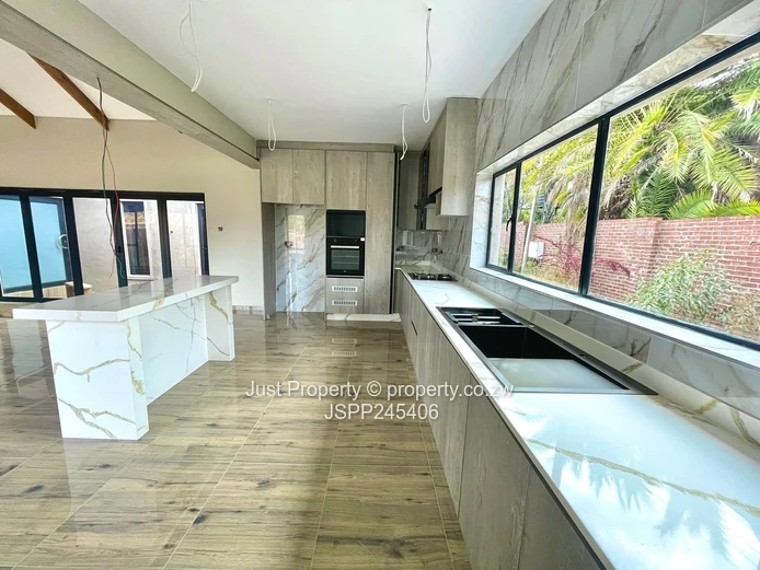 Light-filled 3-Bed Greendale Flat with Borehole