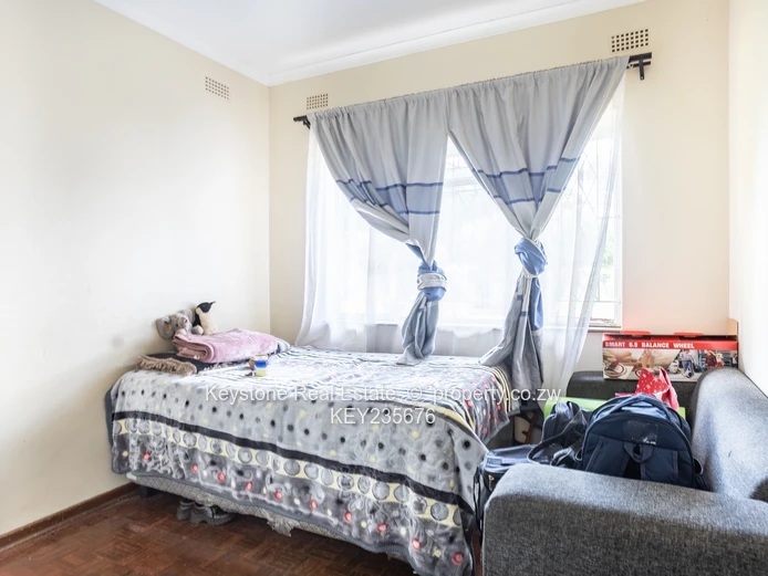 4 Bedroom House For Sale in Marlborough (Sole Mandate)