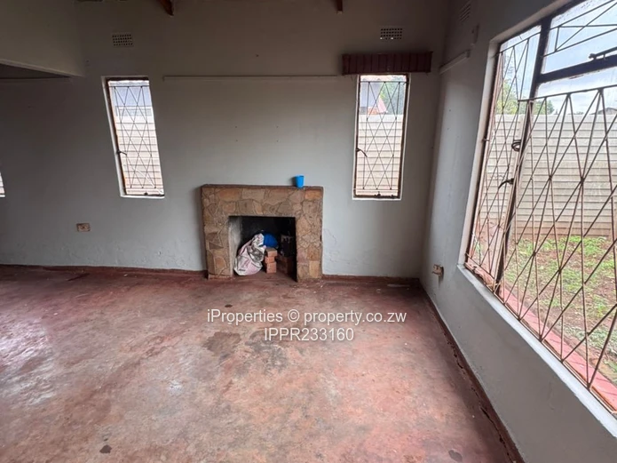 A neat 4-bedroom home sitting on 300m² with full Title Deeds. (Sole Mandate)