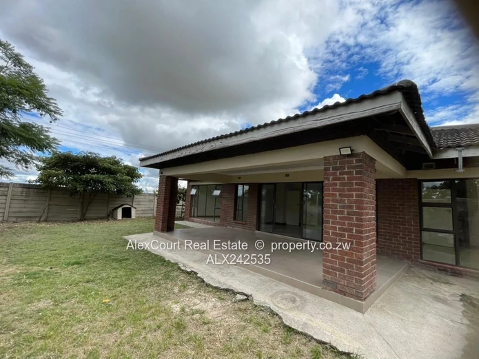 Very Neat And Spacious House In A Quiet Community!