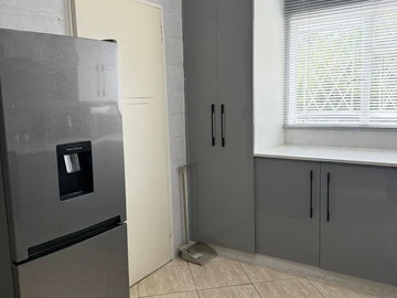 2 Bedroom Flat & Apartment