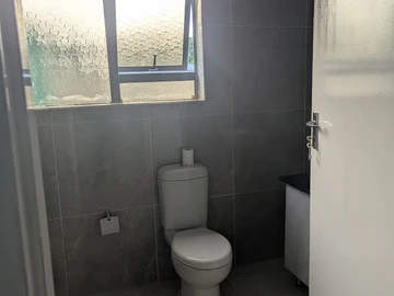 2 Bedroom Flat & Apartment