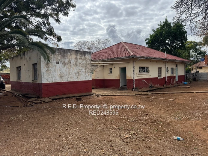 Unlock the Potential of this Famona property!