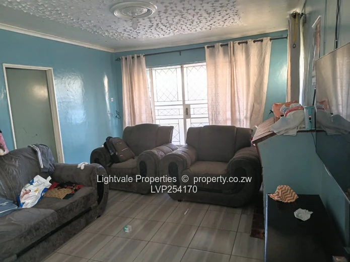 Neat house in Seke Unit A (Sole Mandate)