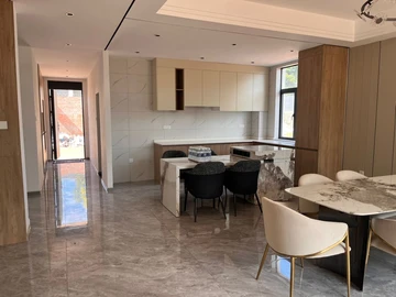 4 Bedroom Flat & Apartment