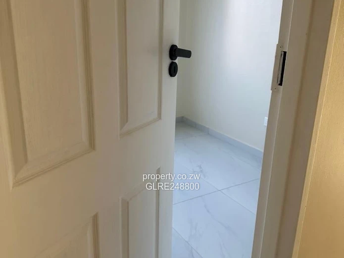 Spacious Glass-Front 3-Bed Townhouse in Bluff Hill - Borehole
