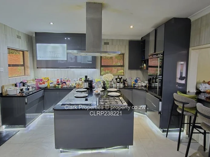 Modern Home! Ready to move in! (Sole Mandate)