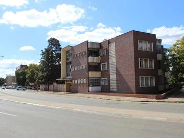 2 Bedroom Flat & Apartment