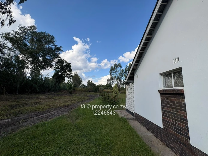 Hatfield 3-Bed Home on 4,865m² — Borehole & Big Yard
