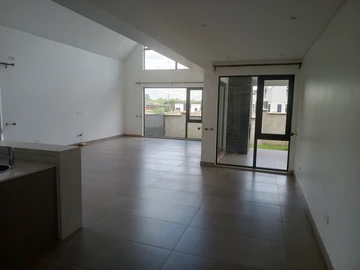 4 Bedroom Flat & Apartment