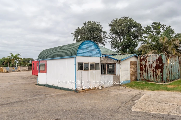 Commercial building for sale